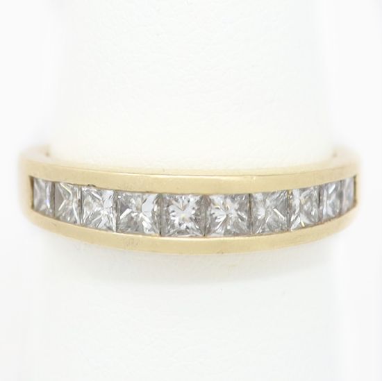 Picture of 14k Yellow Gold Diamond Band