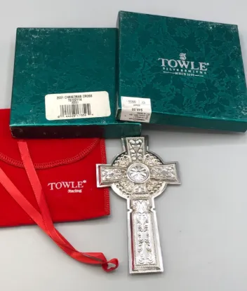 Picture of Towle 2001 Annual Cross Ornament, Sterling Silver, with box