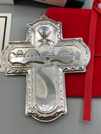Picture of Towle 1995 Annual Cross Ornament, Sterling Silver, with box